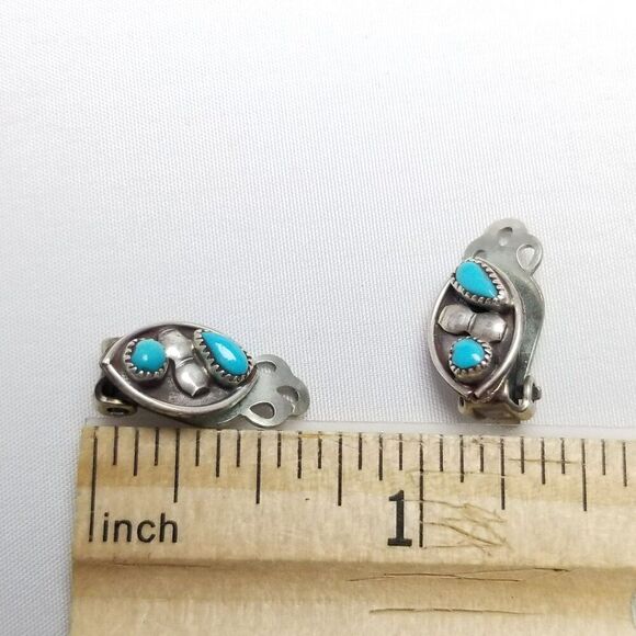 Vintage Silver Tone and Blue Stone Cabochon Clip On Earrings, Unsigned Estate - Picture 4 of 6